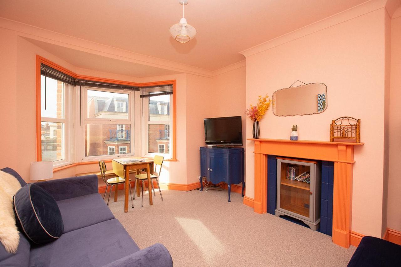 Appartamento Funky Flat In Margate'S Westbrook Bay Esterno foto