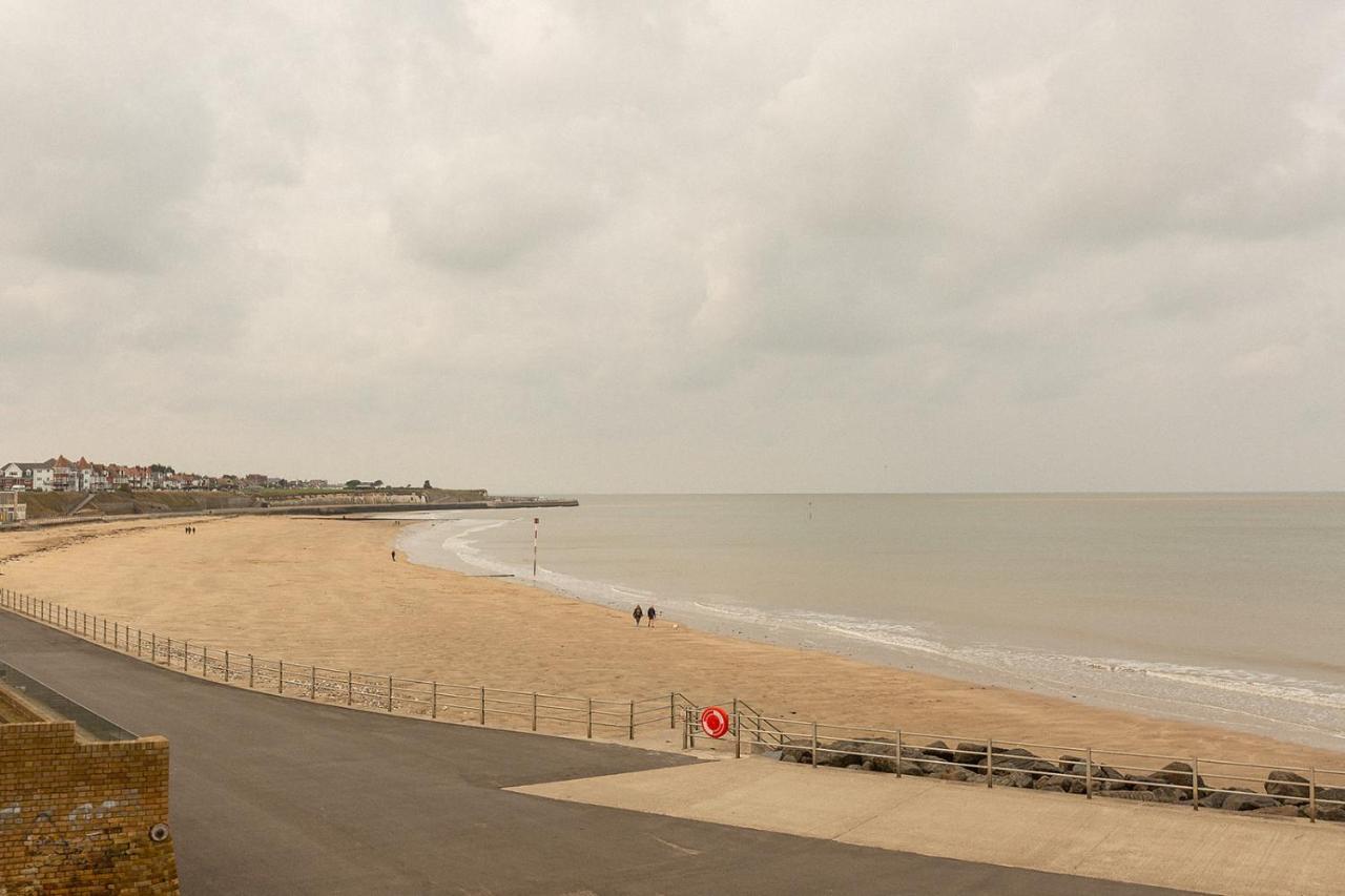 Appartamento Funky Flat In Margate'S Westbrook Bay Esterno foto