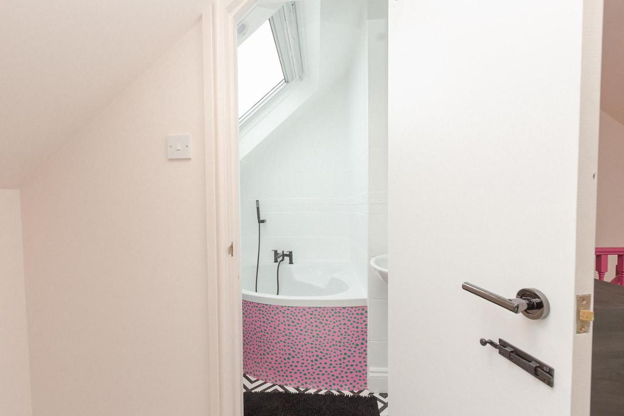 Appartamento Funky Flat In Margate'S Westbrook Bay Esterno foto