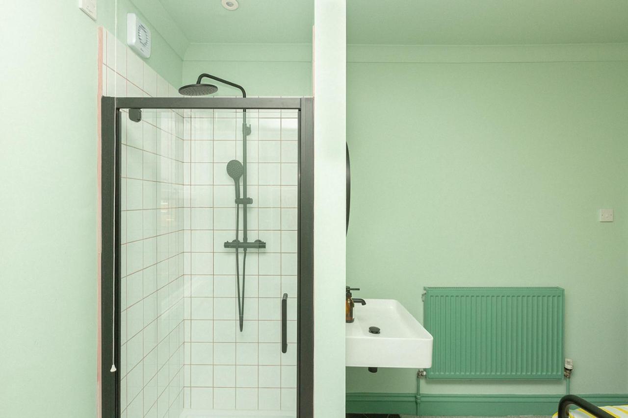 Appartamento Funky Flat In Margate'S Westbrook Bay Esterno foto