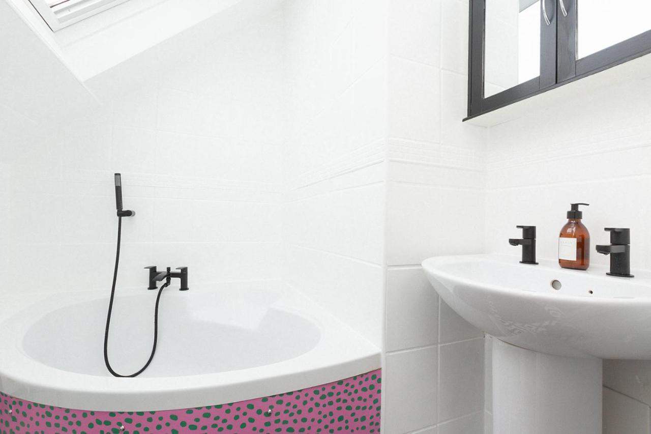 Appartamento Funky Flat In Margate'S Westbrook Bay Esterno foto